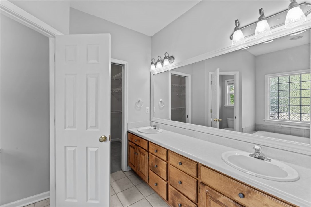 409 Arbor Way Seneca, SC 29672 - Photo 19 of 48 dbl sinks with extra space in master bathroom
