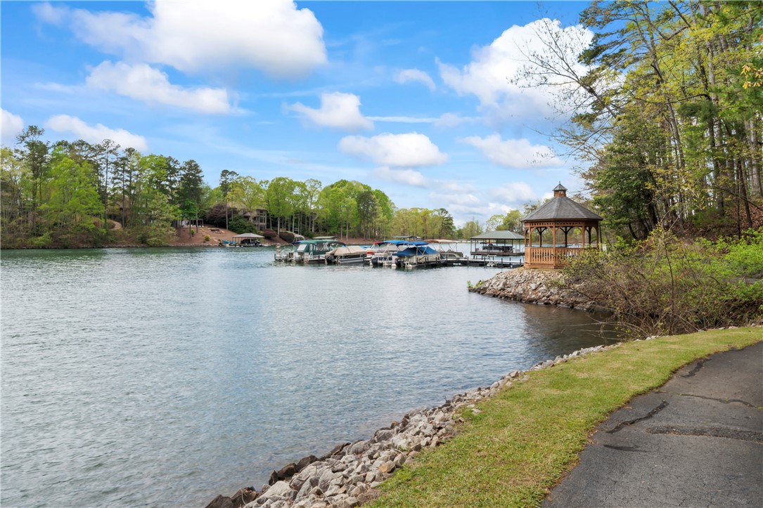409 Arbor Way Seneca, SC 29672 - Photo 40 of 48 common area lake access