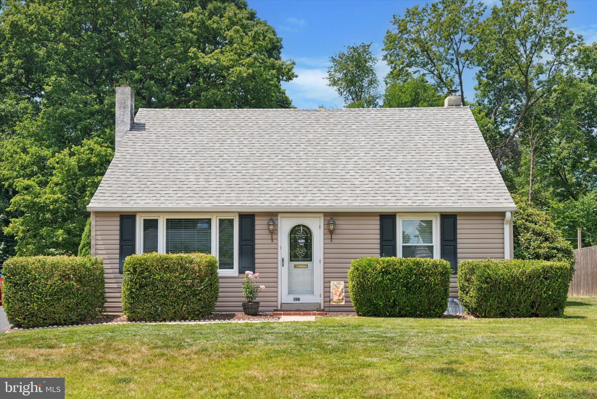 1037 Cardinal Road Norristown, PA 19403 - Photo 1 of 25 1037 Cardinal Rd.