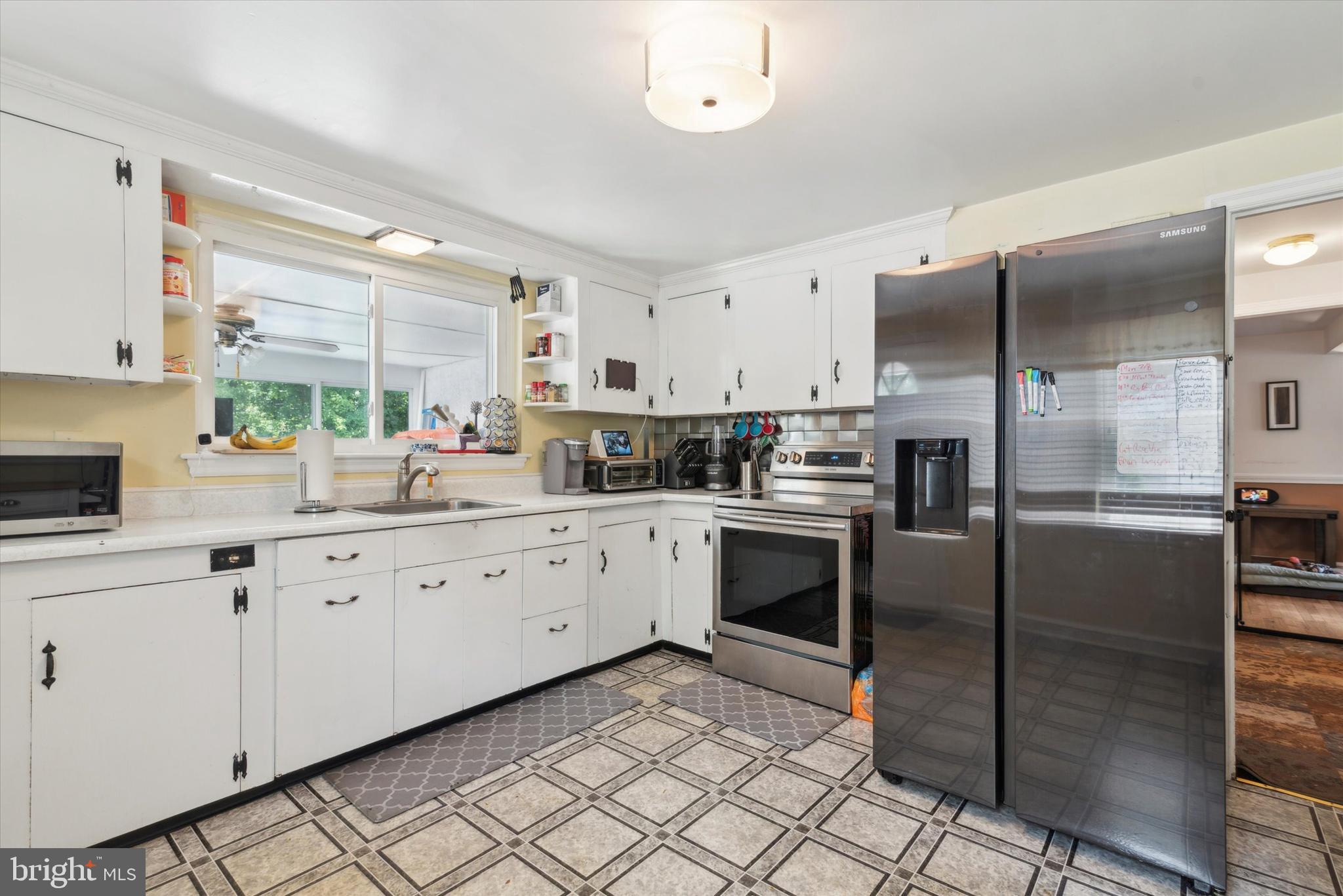 1037 Cardinal Road Norristown, PA 19403 - Photo 6 of 25 Kitchen