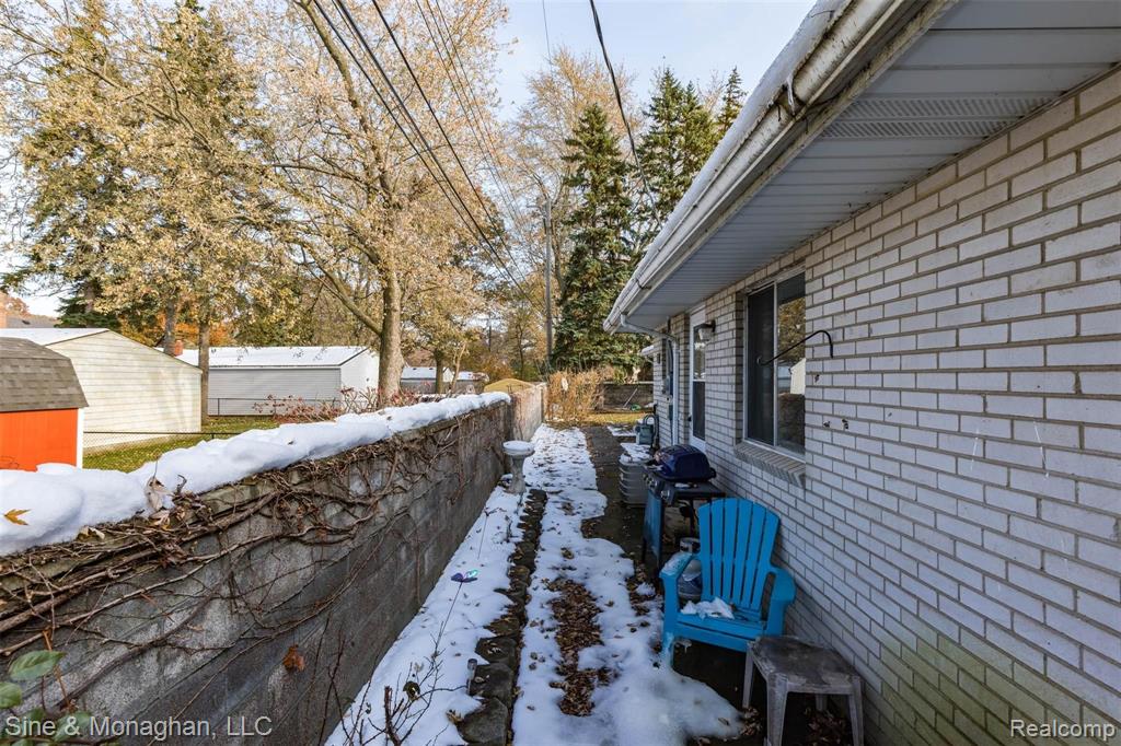 308 North Rochester Road, Unit 9 Clawson, MI 48017 - Photo 17 of 21