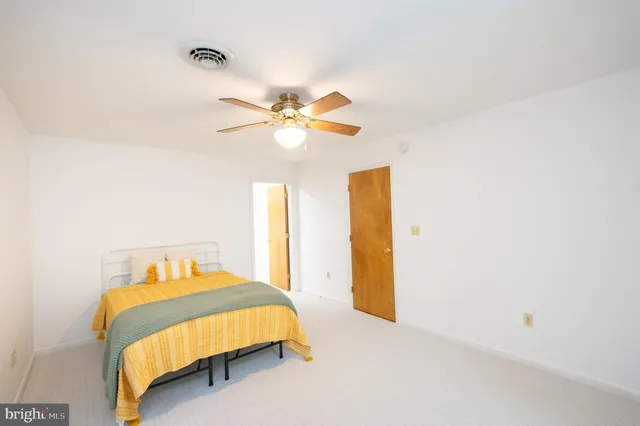 a view of room with window and ceiling fan