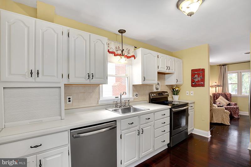 210 Beachwood Road Pasadena, MD 21122 - Photo 12 of 30 Kitchen