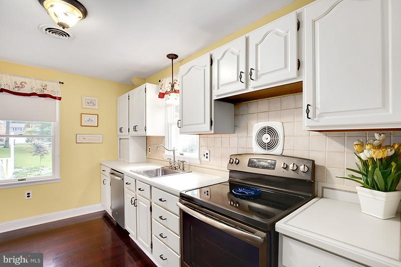 210 Beachwood Road Pasadena, MD 21122 - Photo 13 of 30 Kitchen