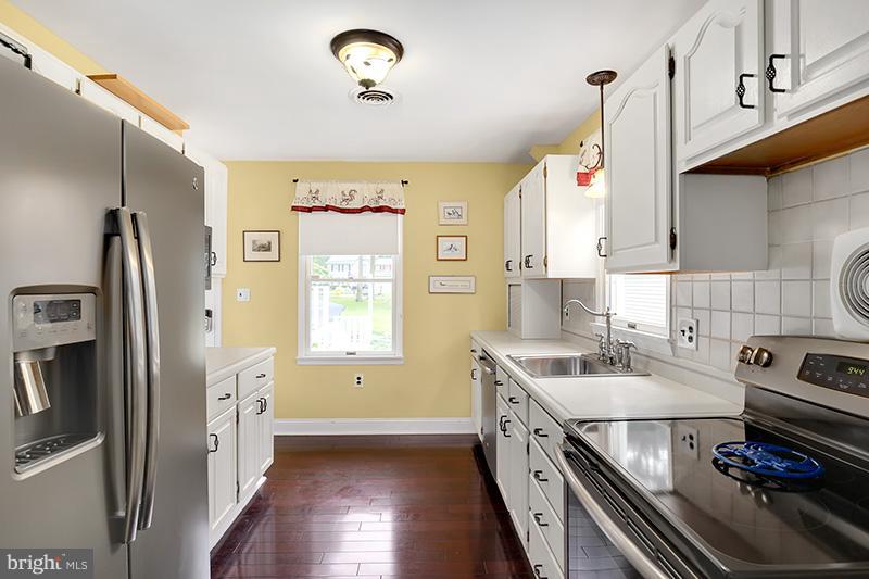 210 Beachwood Road Pasadena, MD 21122 - Photo 14 of 30 Kitchen
