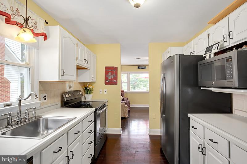 210 Beachwood Road Pasadena, MD 21122 - Photo 15 of 30 Kitchen