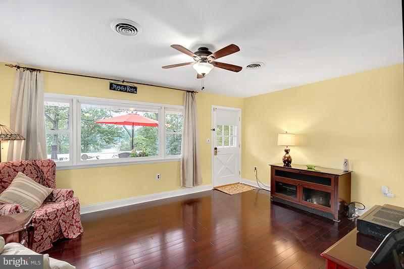 210 Beachwood Road Pasadena, MD 21122 - Photo 16 of 30 Living Room