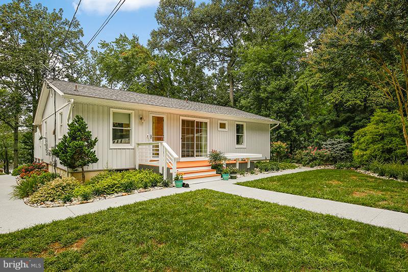 210 Beachwood Road Pasadena, MD 21122 - Photo 3 of 30 Exterior (Front)