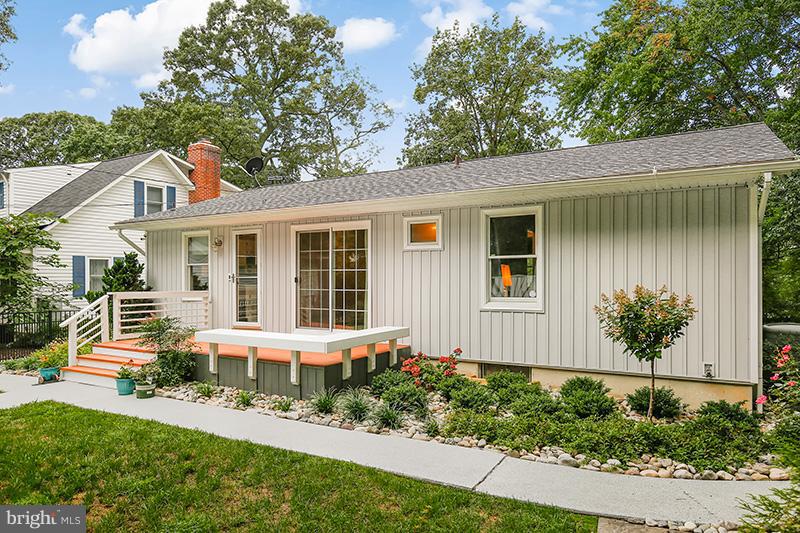 210 Beachwood Road Pasadena, MD 21122 - Photo 4 of 30 Exterior (Front)