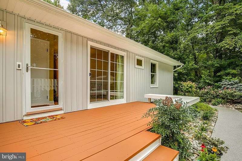 210 Beachwood Road Pasadena, MD 21122 - Photo 5 of 30 Exterior (Front)