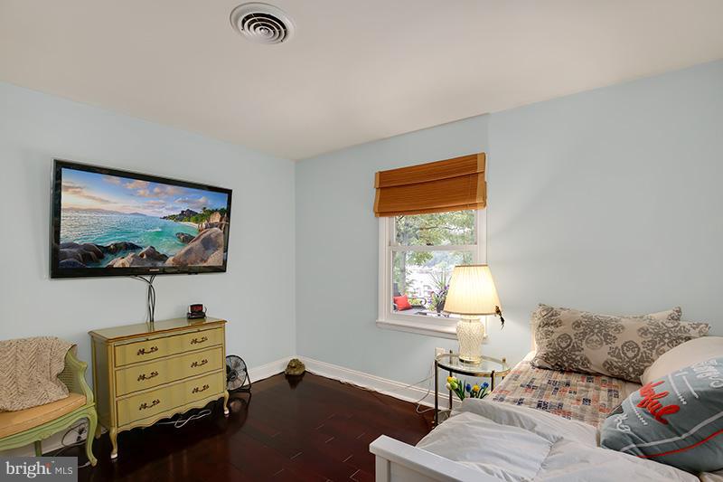 210 Beachwood Road Pasadena, MD 21122 - Photo 9 of 30 Bedroom