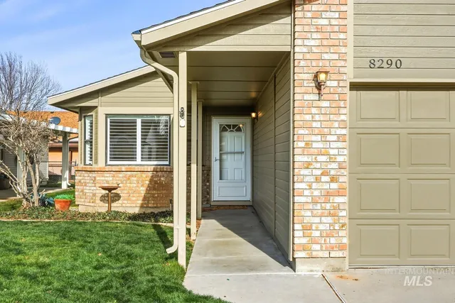 $399,000 | 8290 West Clubhouse Lane, Garden City, ID 83714