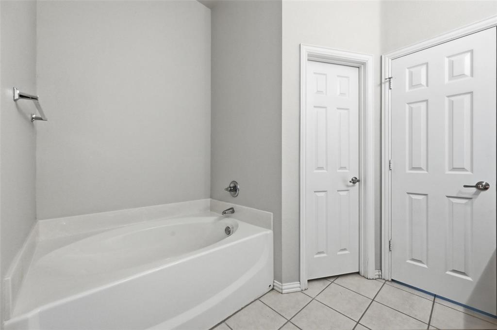 4416 Ridgeway Drive Mansfield, TX 76063 - Photo 17 of 27