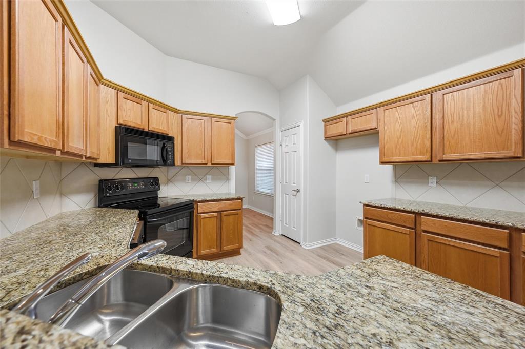 4416 Ridgeway Drive Mansfield, TX 76063 - Photo 9 of 27