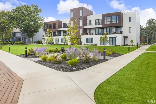 $1,249,900 | 960 East Jackson Boulevard, Elkhart, IN 46516