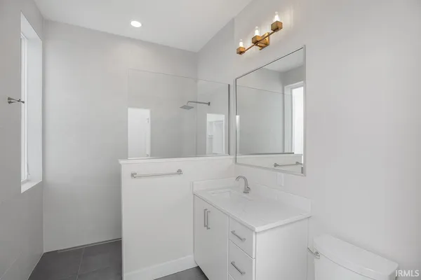 $1,249,900 | 960 East Jackson Boulevard, Elkhart, IN 46516