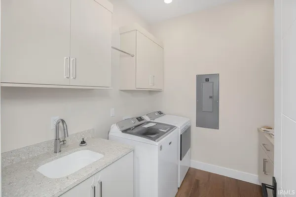 $1,249,900 | 960 East Jackson Boulevard, Elkhart, IN 46516