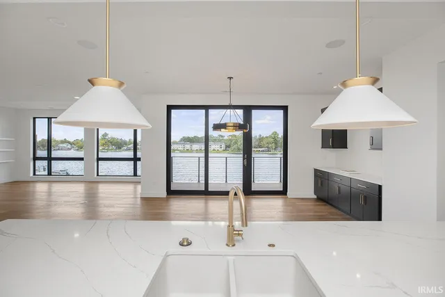 $1,249,900 | 960 East Jackson Boulevard, Elkhart, IN 46516