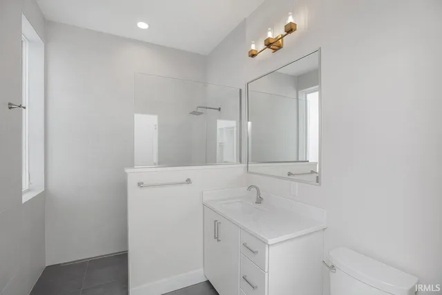 $1,249,900 | 960 East Jackson Boulevard, Elkhart, IN 46516