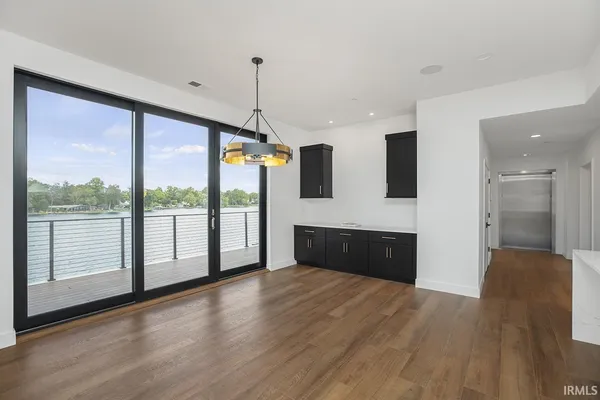 $1,249,900 | 960 East Jackson Boulevard, Elkhart, IN 46516