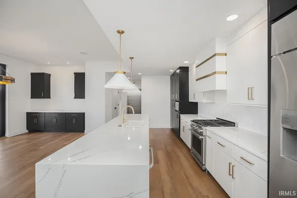 $1,249,900 | 960 East Jackson Boulevard, Elkhart, IN 46516