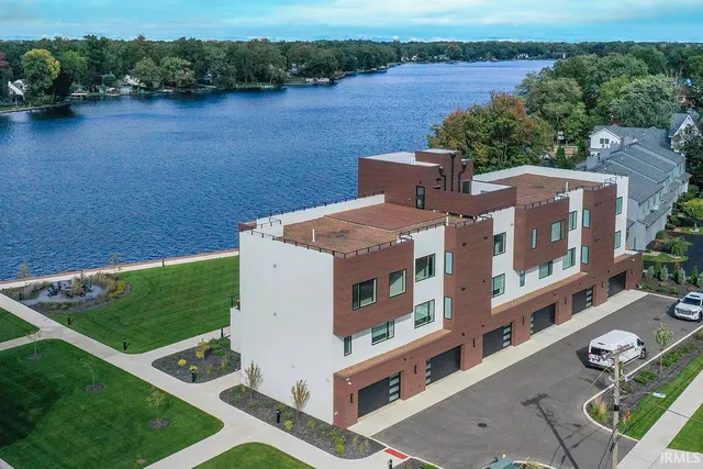 $1,249,900 | 960 East Jackson Boulevard, Elkhart, IN 46516