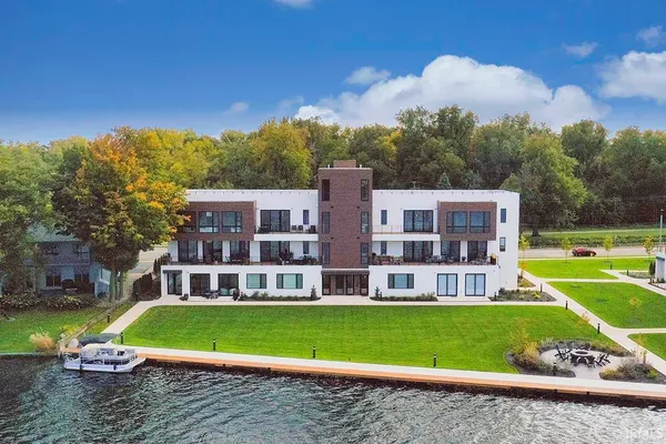 $1,249,900 | 960 East Jackson Boulevard, Elkhart, IN 46516