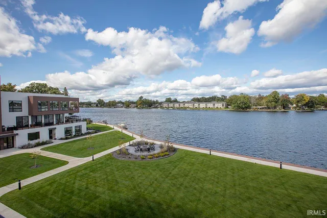 $1,249,900 | 960 East Jackson Boulevard, Elkhart, IN 46516