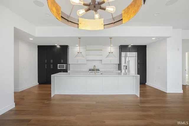 $1,249,900 | 960 East Jackson Boulevard, Elkhart, IN 46516