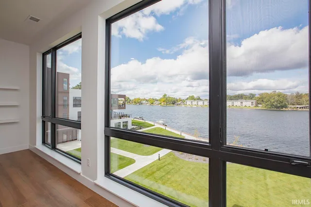 $1,249,900 | 960 East Jackson Boulevard, Elkhart, IN 46516