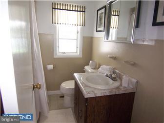 11 Merion Lane Maple Shade, NJ 08052 - Photo 3 of 10 Gallery Image 3