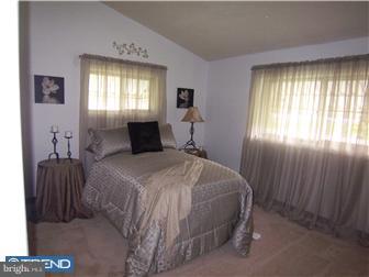11 Merion Lane Maple Shade, NJ 08052 - Photo 6 of 10 Gallery Image 6