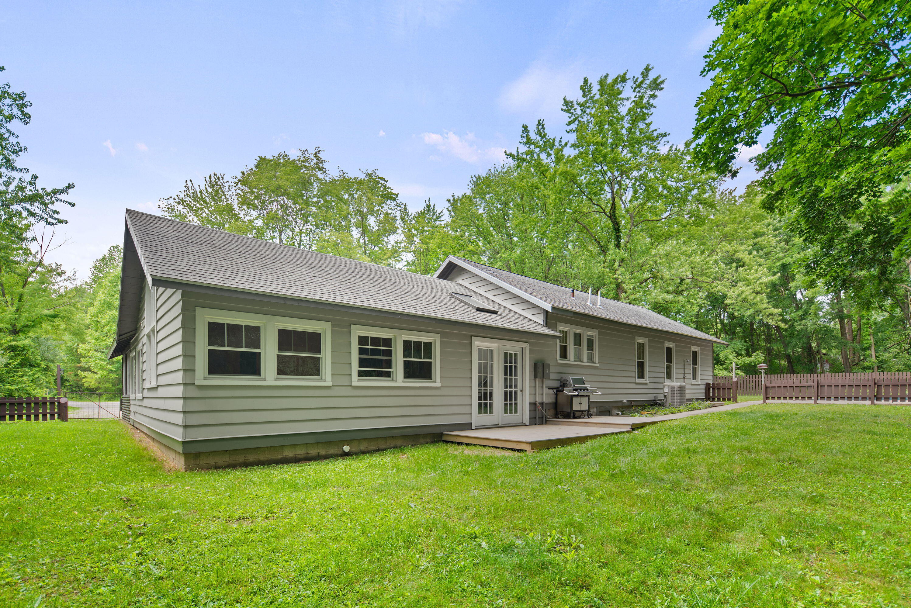 12241 Flynn Road Sawyer, MI 49125 - Photo 3 of 25 20_DavidYeeDDP_0953
