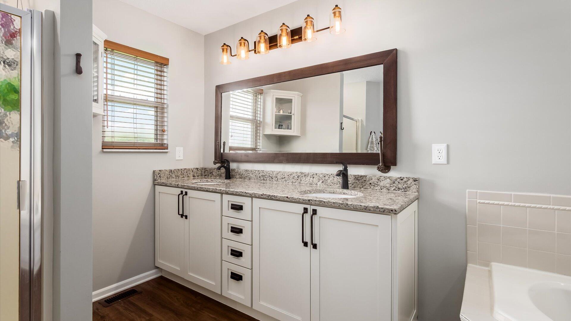 4726 Racoon Run Road Johnstown, OH 43031 - Photo 23 of 55 Owner's Bath A