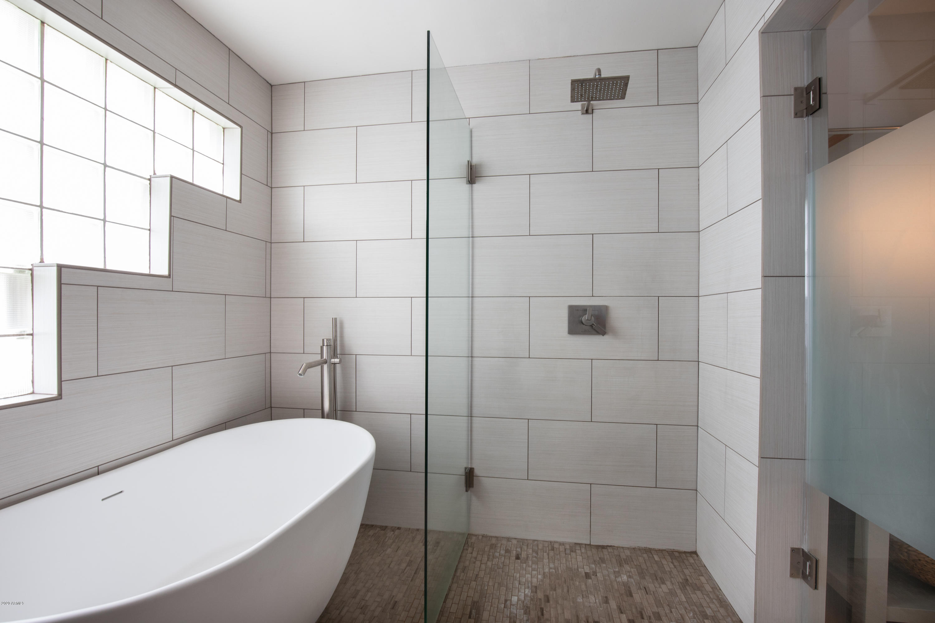 816 East Circle Road Phoenix, AZ 85020 - Photo 27 of 56 Master Bath