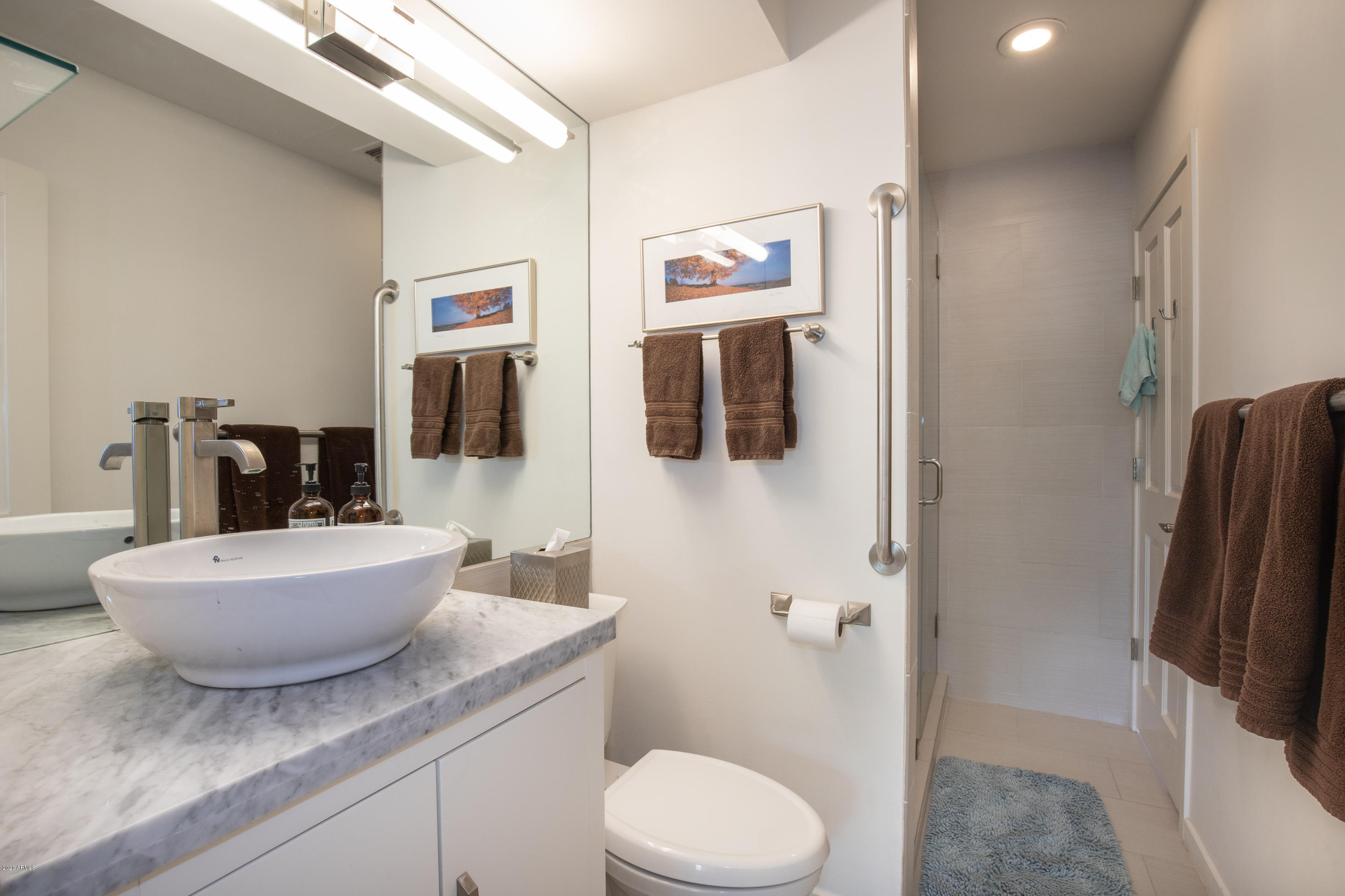 816 East Circle Road Phoenix, AZ 85020 - Photo 31 of 56 Guest Bath