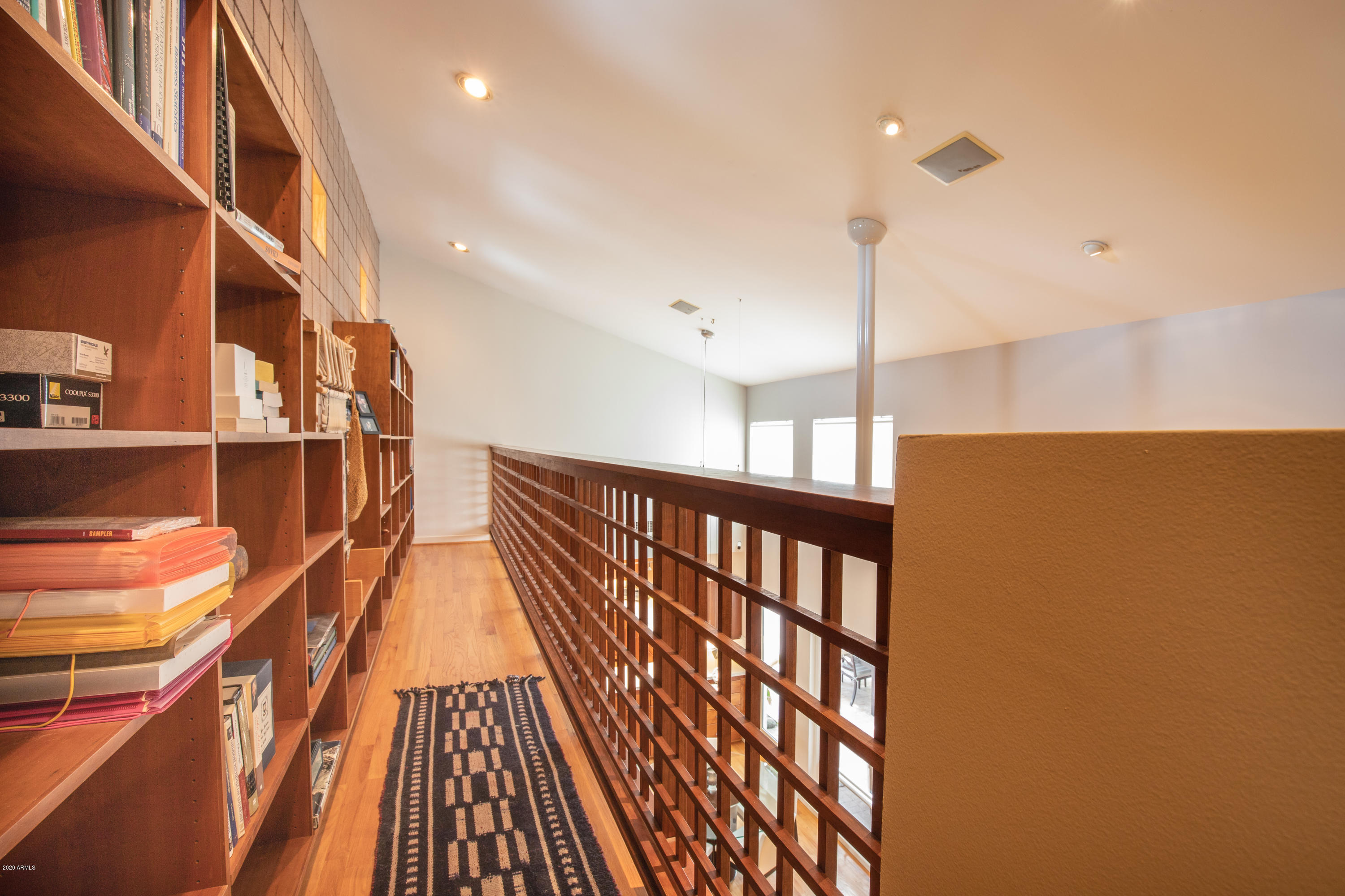816 East Circle Road Phoenix, AZ 85020 - Photo 34 of 56 Upstairs Library