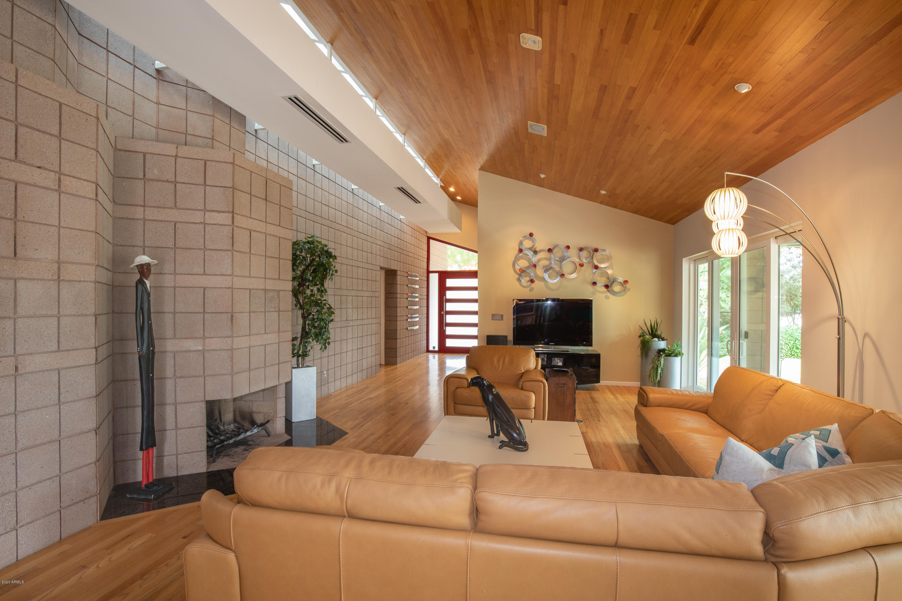 816 East Circle Road Phoenix, AZ 85020 - Photo 8 of 56 Living Room