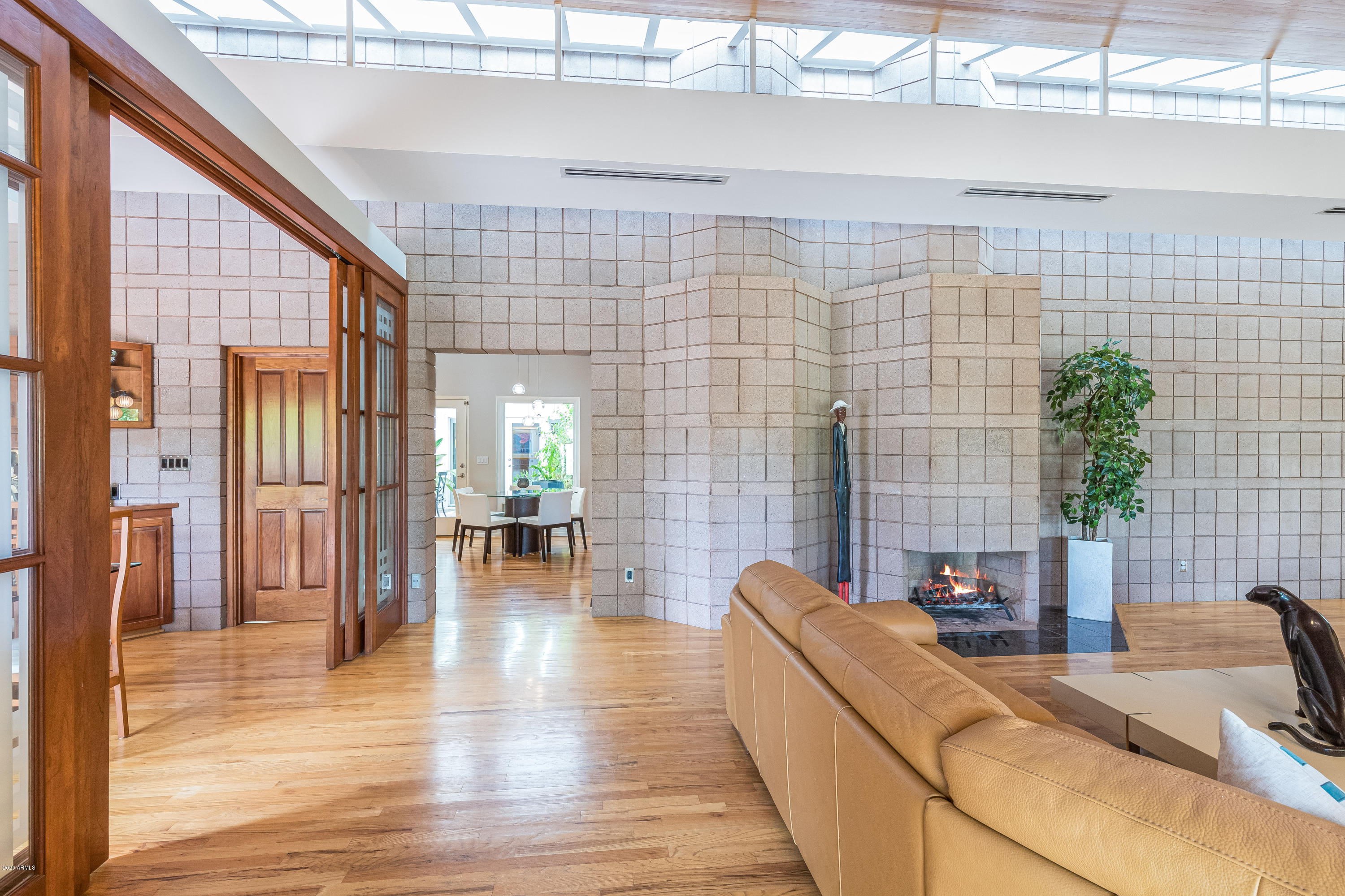 816 East Circle Road Phoenix, AZ 85020 - Photo 9 of 56 Living Room