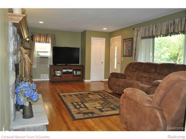 1750 Gray Road Howell, MI 48843 - Photo 7 of 24 PHoto 7.jpg
