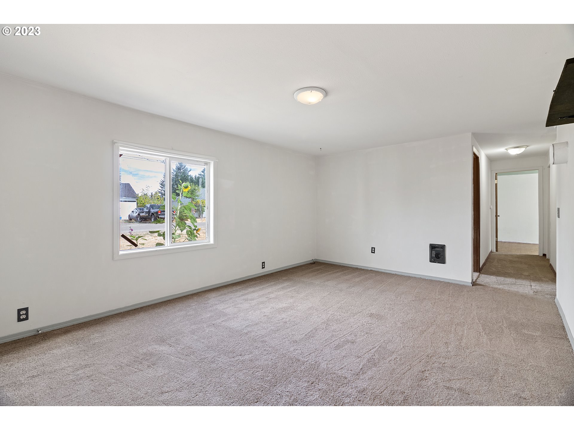 442 Center Street Lebanon, OR 97355 - Photo 3 of 34 Gallery Image 3