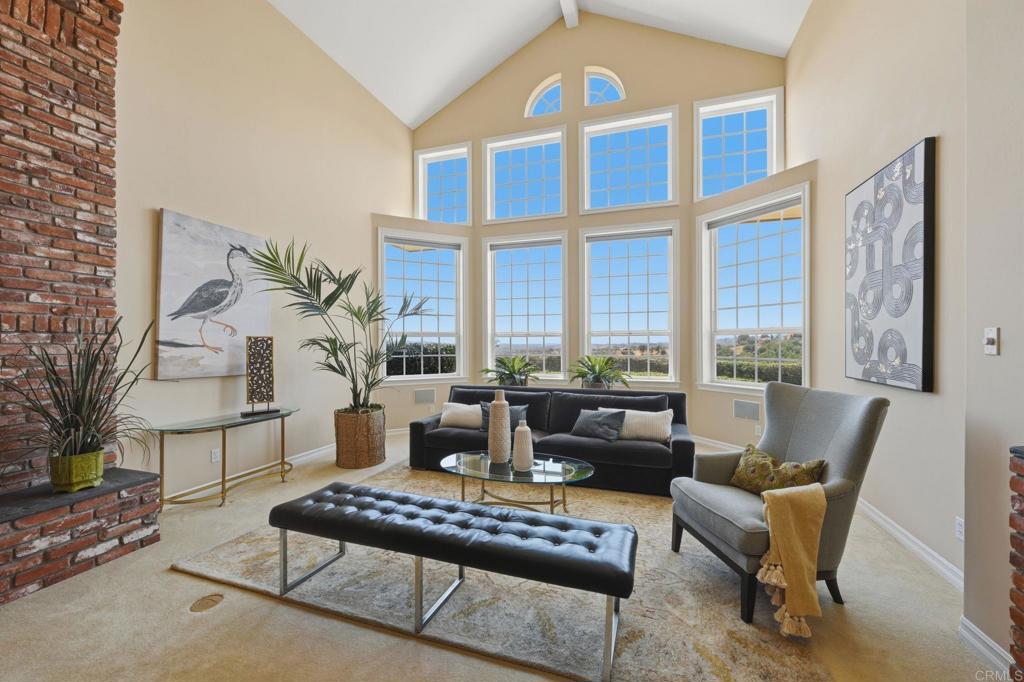 2292 Dos Lomas Fallbrook, CA 92028 - Photo 12 of 71 Living room with vaulted ceilings