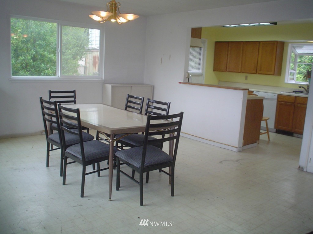 5345 South Ruggles Street Seattle, WA 98178 - Photo 5 of 11 Gallery Image 5