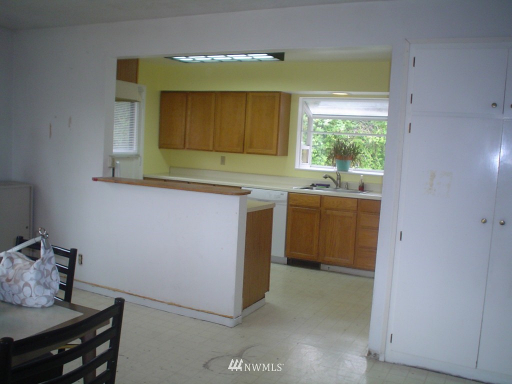 5345 South Ruggles Street Seattle, WA 98178 - Photo 6 of 11 Gallery Image 6