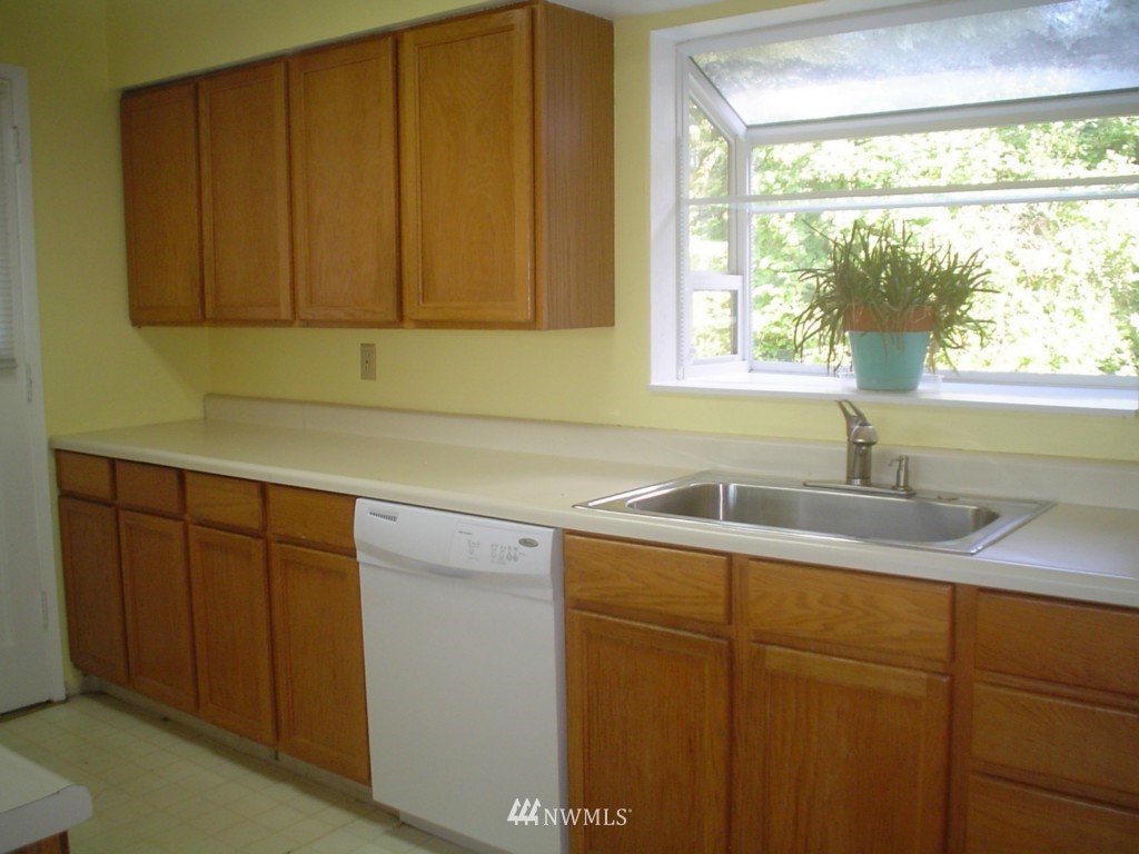 5345 South Ruggles Street Seattle, WA 98178 - Photo 7 of 11 Gallery Image 7