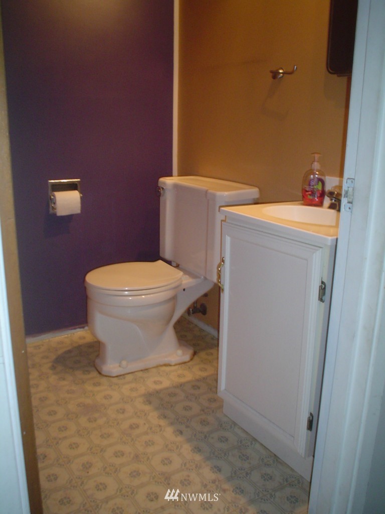 5345 South Ruggles Street Seattle, WA 98178 - Photo 9 of 11 Gallery Image 9