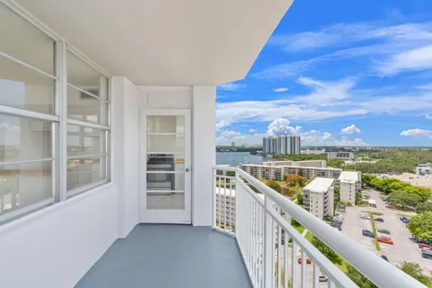 $175,000 | 18011 Biscayne Boulevard, Unit 17041, Aventura, FL 33160