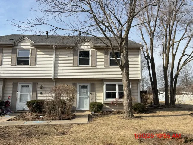 $159,900 | 10 Fernwood Drive, Unit L, Bolingbrook, IL 60440