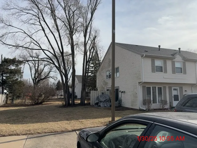 $159,900 | 10 Fernwood Drive, Unit L, Bolingbrook, IL 60440
