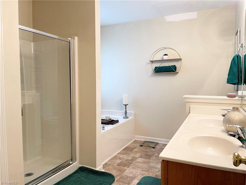 1136 Maple Ridge Drive Burlington, NC 27217 - Photo 19 of 29
